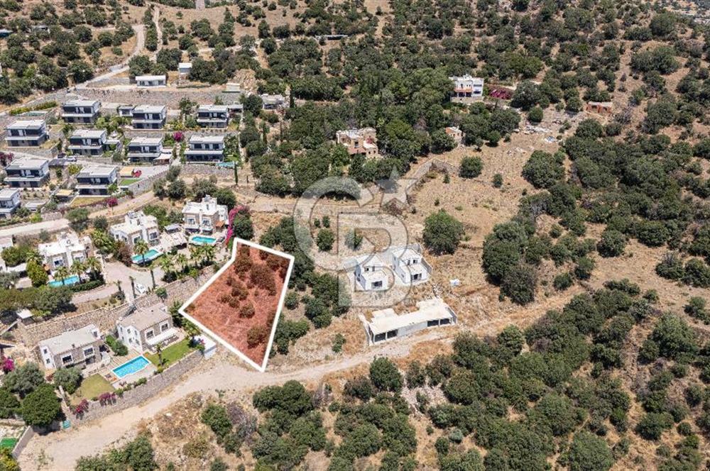 Bodrum Ortakent'te Deniz Manzaralı Köşe Arsa