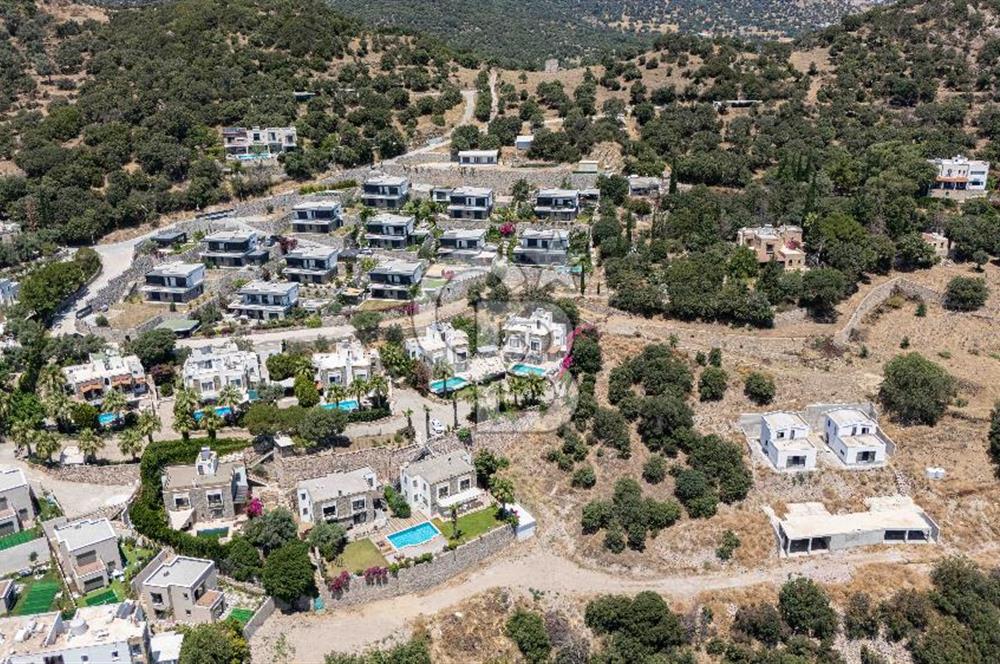 Bodrum Ortakent'te Deniz Manzaralı Köşe Arsa
