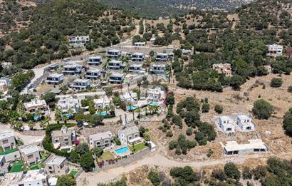 Bodrum Ortakent'te Deniz Manzaralı Köşe Arsa