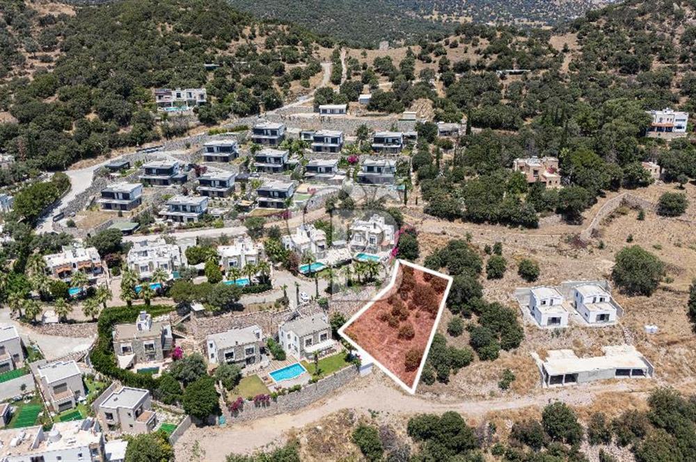 Bodrum Ortakent'te Deniz Manzaralı Köşe Arsa