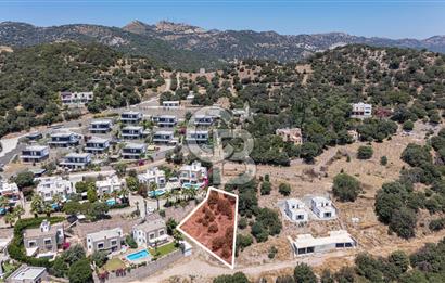 Bodrum Ortakent'te Deniz Manzaralı Köşe Arsa