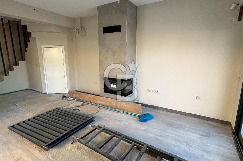 URLA KUŞÇULAR 4+1 MÜSTAKİL BAHÇE VE HAVUZLU VİLLA