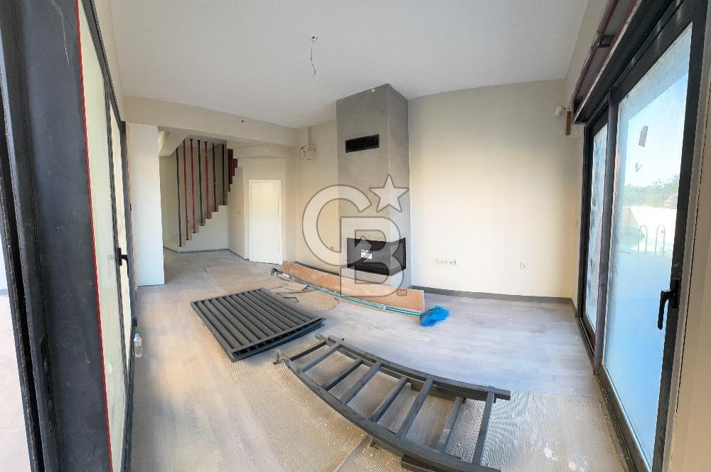 URLA KUŞÇULAR 4+1 MÜSTAKİL BAHÇE VE HAVUZLU VİLLA
