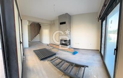 URLA KUŞÇULAR 4+1 MÜSTAKİL BAHÇE VE HAVUZLU VİLLA