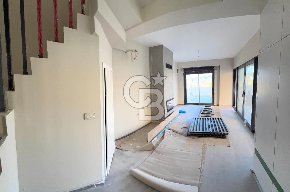 URLA KUŞÇULAR 4+1 MÜSTAKİL BAHÇE VE HAVUZLU VİLLA