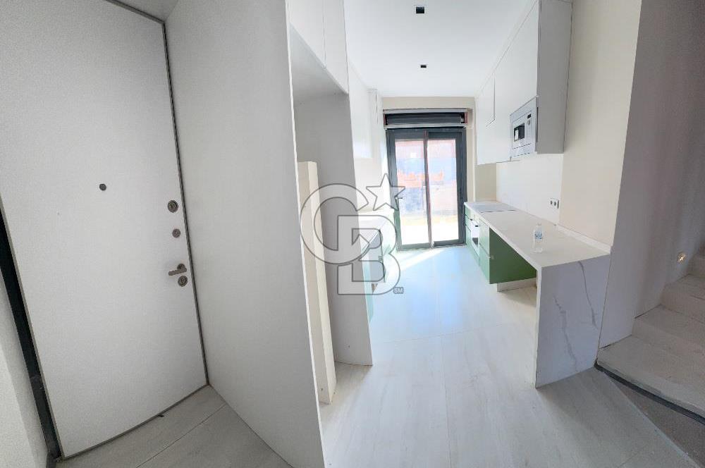 URLA KUŞÇULAR 4+1 MÜSTAKİL BAHÇE VE HAVUZLU VİLLA