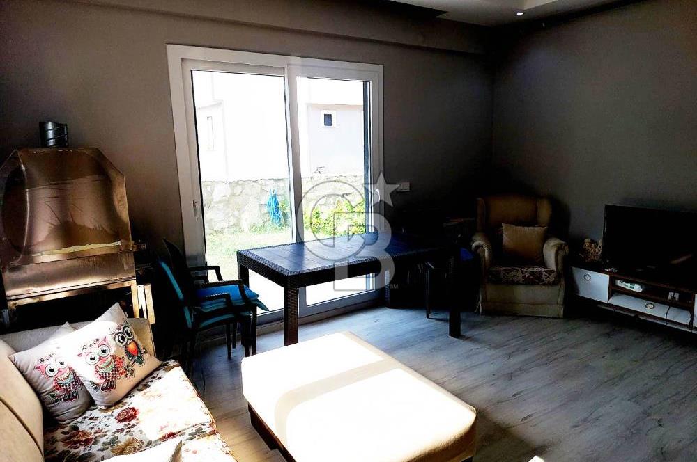 YENİ FOÇA'DA MÜSTAKİL BAHÇELİ 2+1 EŞYALI KİRALIK DAİRE