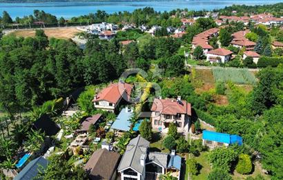 Sakarya Sapanca Kırkpınar da Satılık 5+1 ve Havuzlu Villa