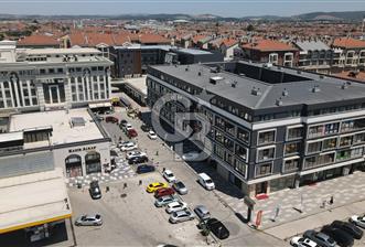 HİLLORİA İŞ VE YAŞAM MERKEZİ'NDE CADDE CEPHE 2+1 SATILIK OFİS