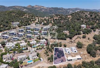Bodrum Ortakent'te Deniz Manzaralı Arsa