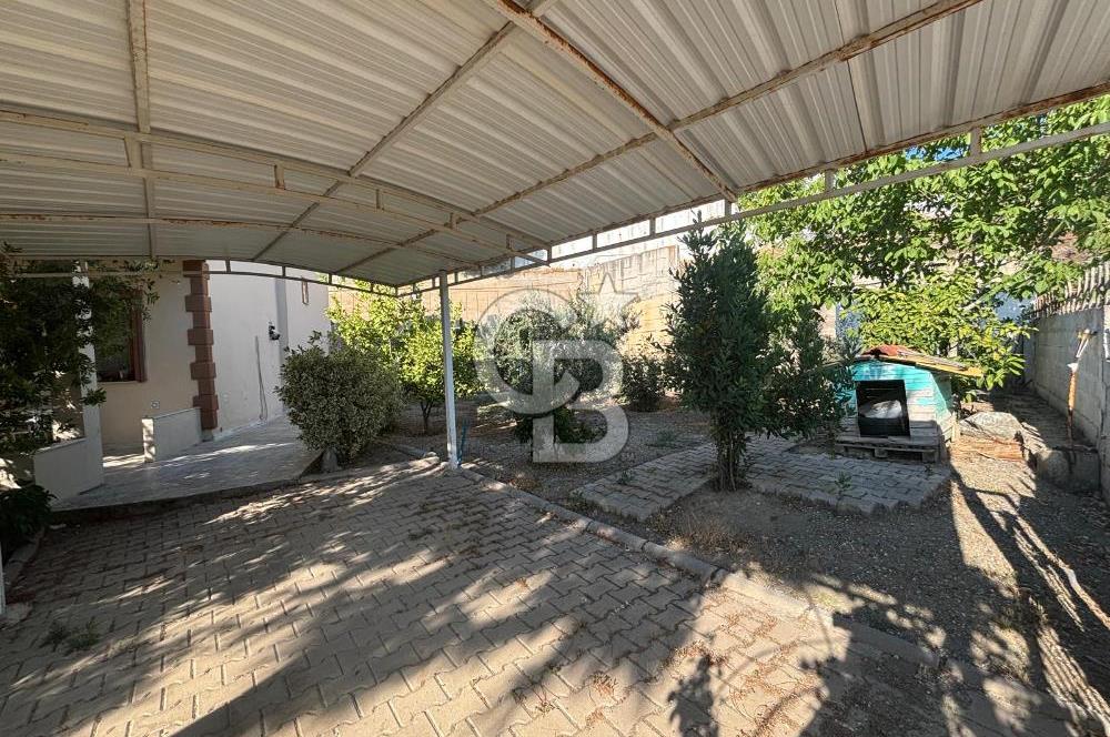 Güzelbahçe Çamlı'da Geniş Bahçeli Müstakil Villa