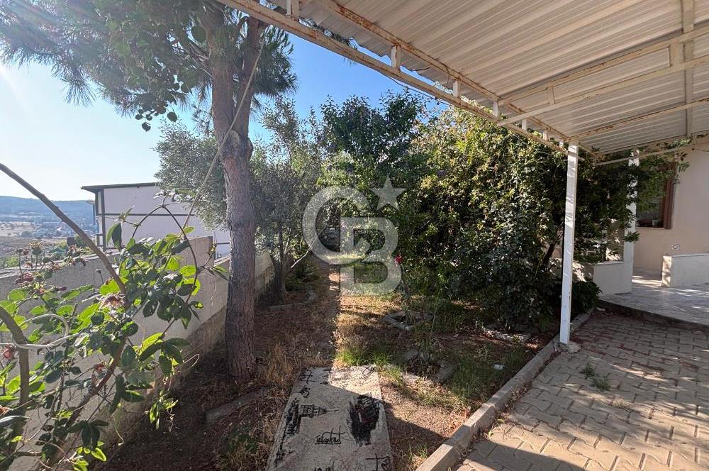 Güzelbahçe Çamlı'da Geniş Bahçeli Müstakil Villa