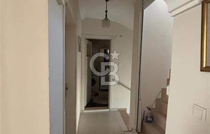Güzelbahçe Çamlı'da Geniş Bahçeli Müstakil Villa