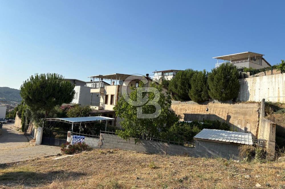 Güzelbahçe Çamlı'da Geniş Bahçeli Müstakil Villa
