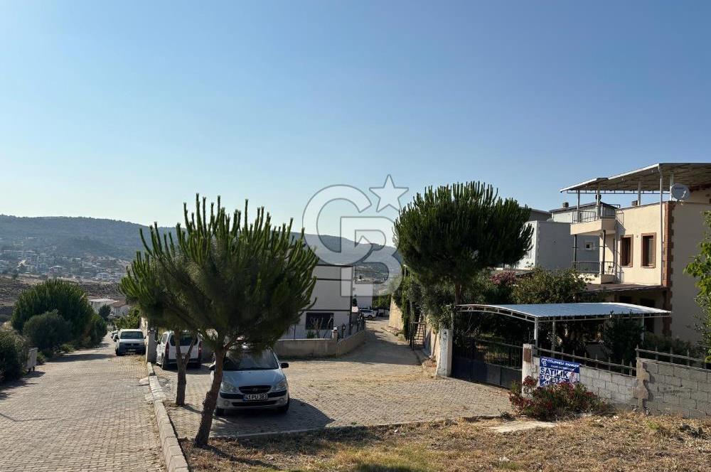 Güzelbahçe Çamlı'da Geniş Bahçeli Müstakil Villa
