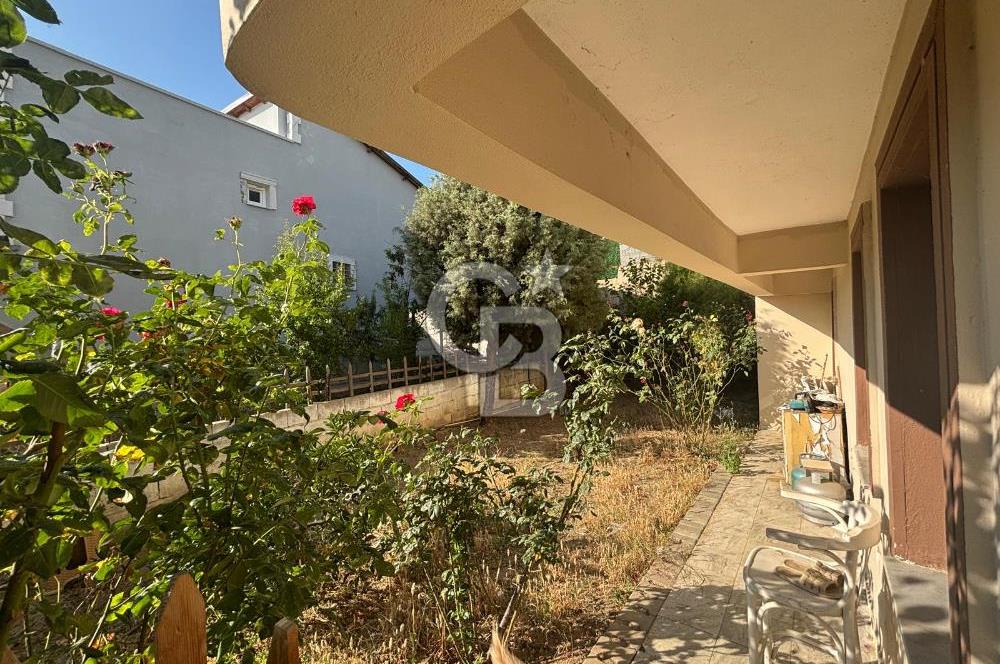 Güzelbahçe Çamlı'da Geniş Bahçeli Müstakil Villa