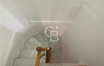 GÜRE'DE SİTE İÇİ BAKIMLI BAHÇE KULLANIMLI VİLLA