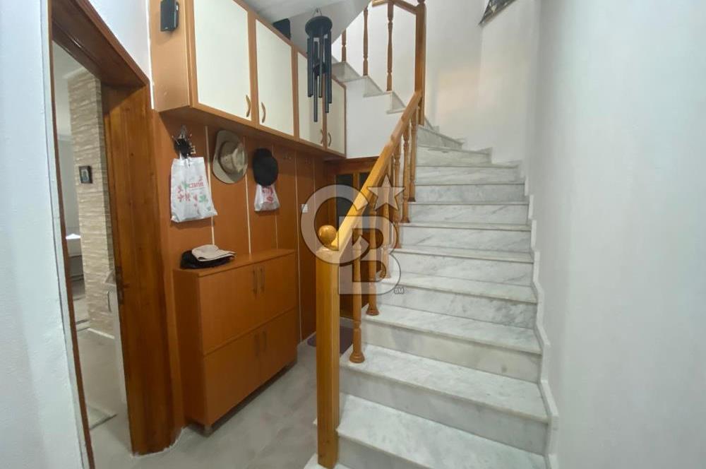 GÜRE'DE SİTE İÇİ BAKIMLI BAHÇE KULLANIMLI VİLLA