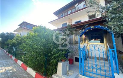 GÜRE'DE SİTE İÇİ BAKIMLI BAHÇE KULLANIMLI VİLLA