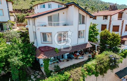 Deniz ve Doğa Manzaralı Tam Müstakil 4+1 Villa