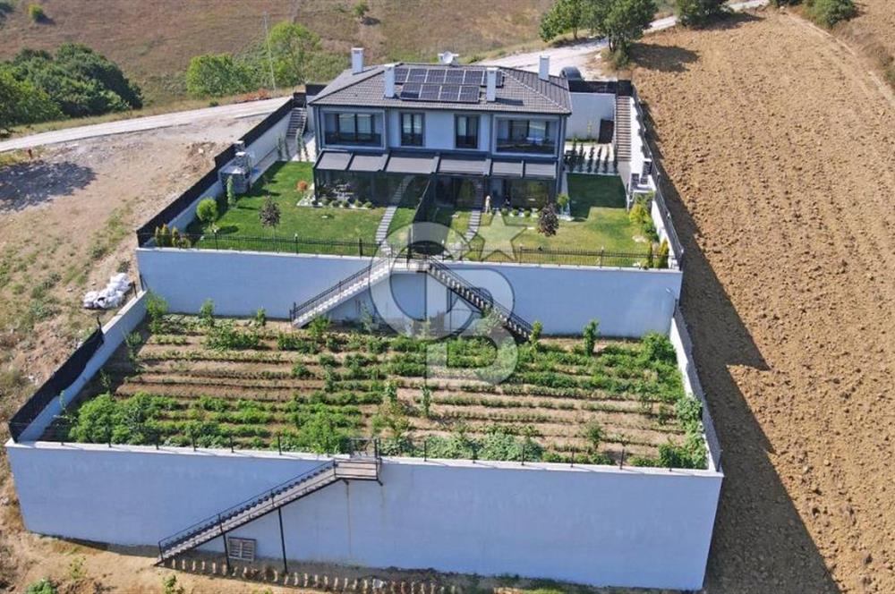 Karamürsel Karapınar Mahallesinde Satılık İkiz Villa