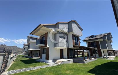 COLDWELL BANKER ROUTE'TAN SALİHLERALTINDA 5+1 NEFES VİLLALARI !!