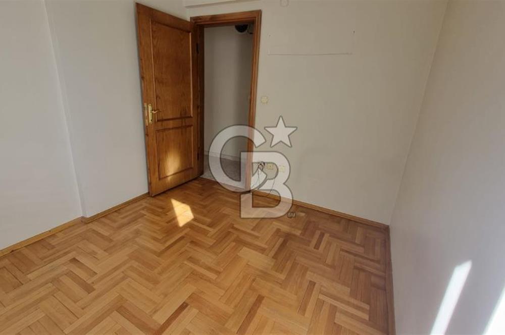 Şerifali'de Sitede Oturuma Hazır Boş Satılık 3+1 Daire