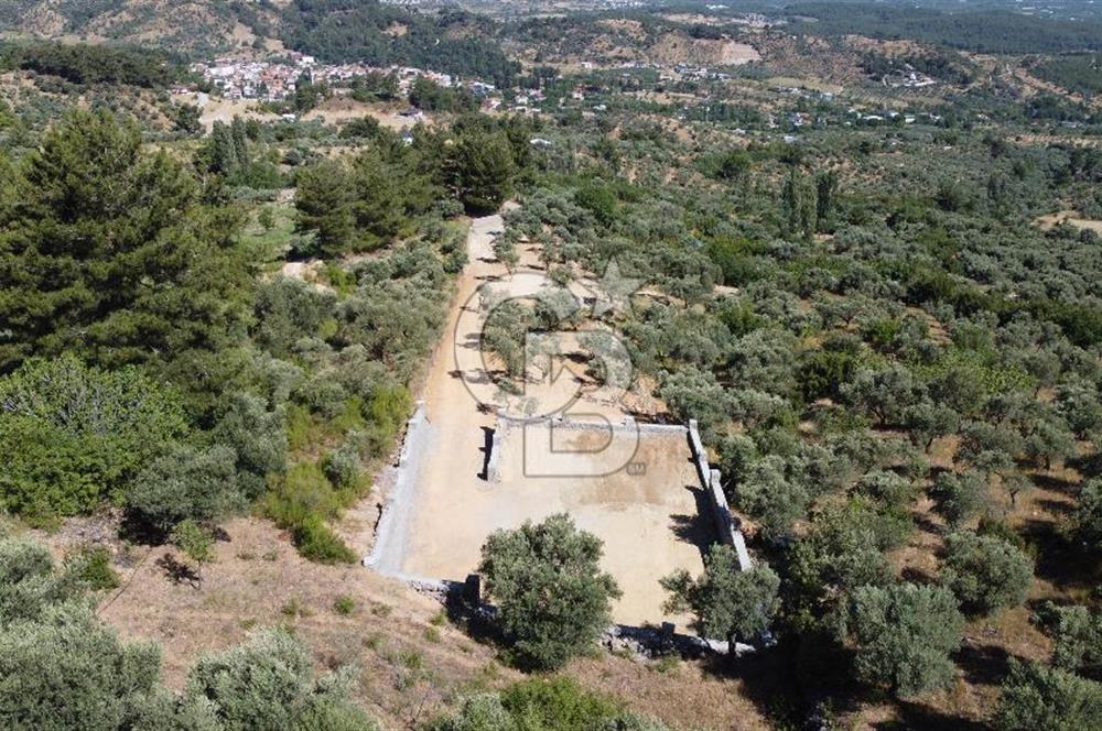 YUKARIKIZILCA DA YOLA CEPHE TAŞ DUVARLARI VE KUYU OLAN SATILIK ARAZİ