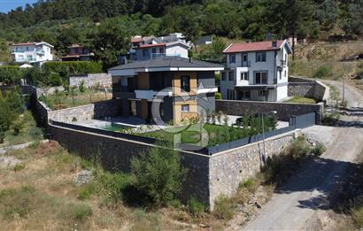 YUKARIKIZILCA DA ULTRA LÜX 4+1 HAVUZLU GARAJLI SATILIK VİLLA 