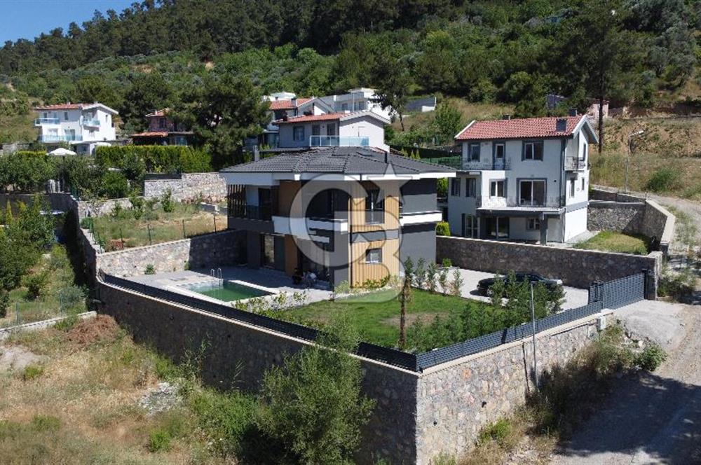 YUKARIKIZILCA DA ULTRA LÜX 4+1 HAVUZLU GARAJLI SATILIK VİLLA 