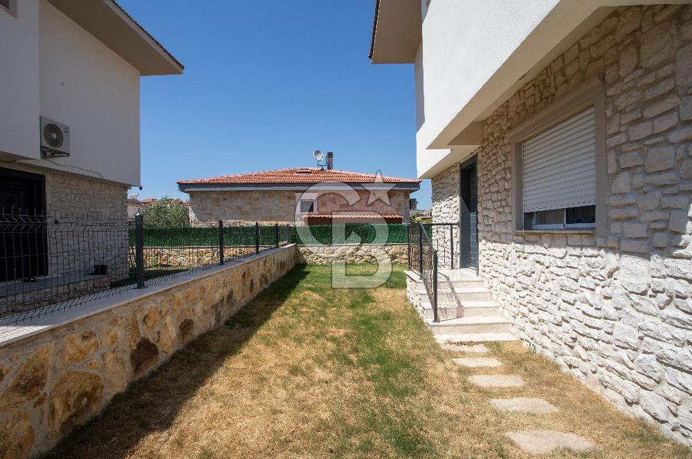 Foça Bağarası Villalar Bölgesinde Satılık 3+1 Dubleks Villa