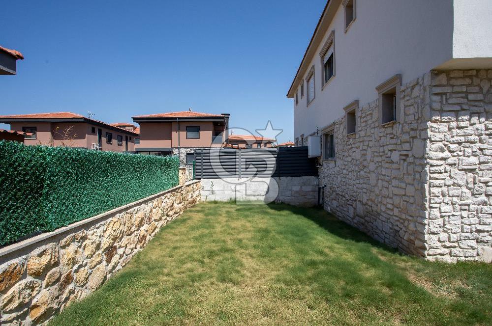 Foça Bağarası Villalar Bölgesinde Satılık 3+1 Dubleks Villa