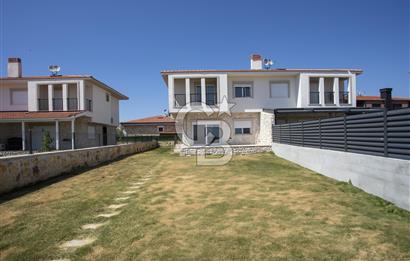 Foça Bağarası Villalar Bölgesinde Satılık 3+1 Dubleks Villa