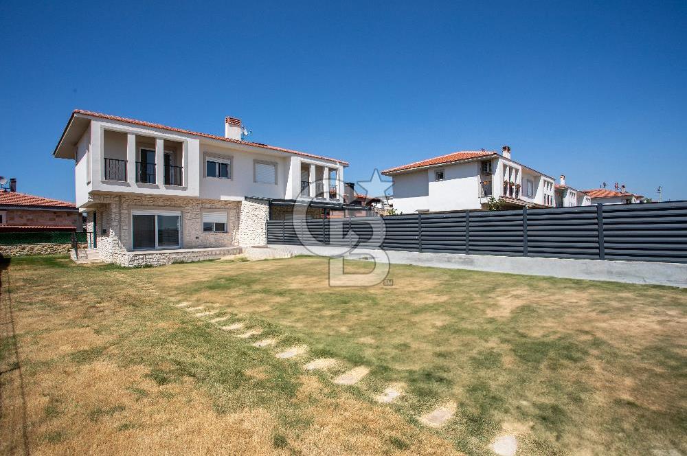 Foça Bağarası Villalar Bölgesinde Satılık 3+1 Dubleks Villa