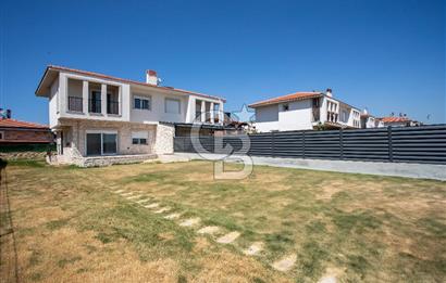 Foça Bağarası Villalar Bölgesinde Satılık 3+1 Dubleks Villa