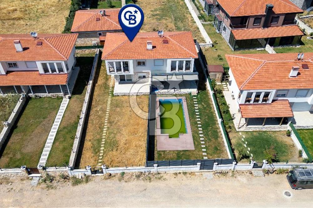 Foça Bağarası Villalar Bölgesinde Satılık 3+1 Dubleks Villa