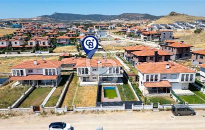 Foça Bağarası Villalar Bölgesinde Satılık 3+1 Dubleks Villa