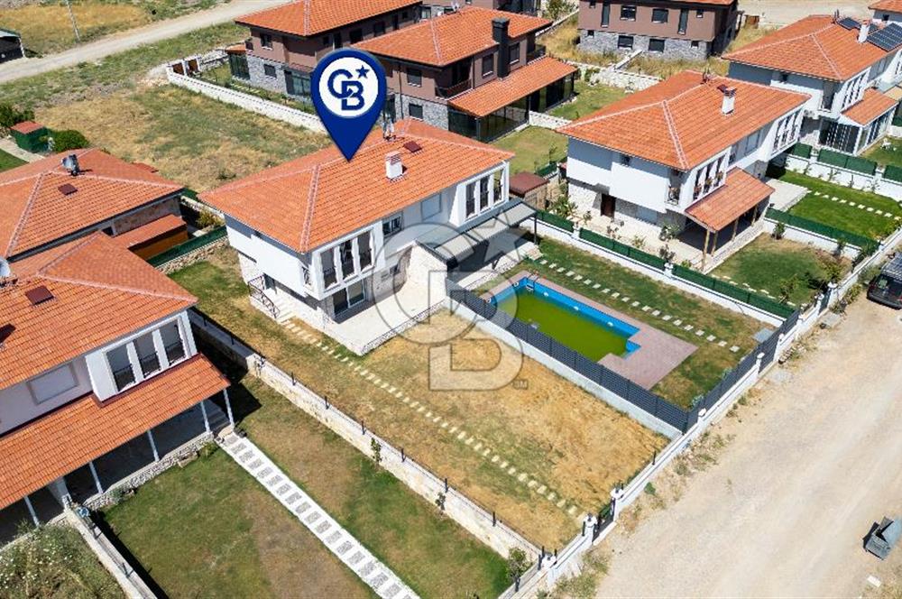 Foça Bağarası Villalar Bölgesinde Satılık 3+1 Dubleks Villa