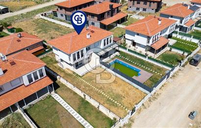 Foça Bağarası Villalar Bölgesinde Satılık 3+1 Dubleks Villa