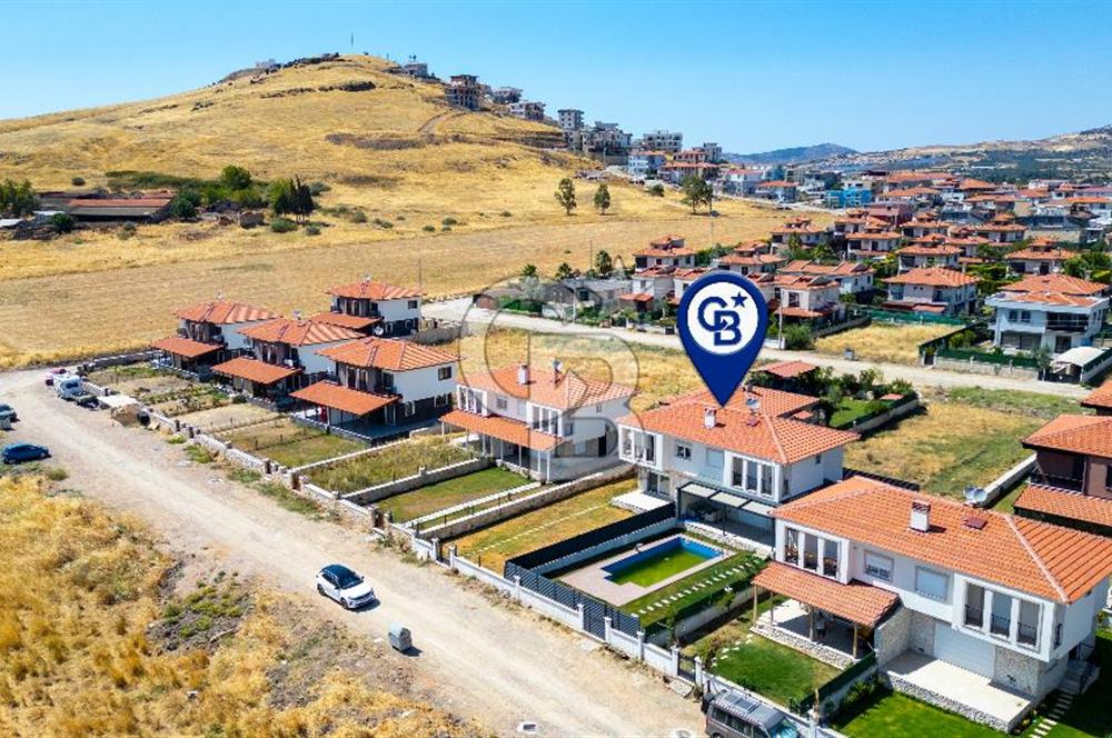 Foça Bağarası Villalar Bölgesinde Satılık 3+1 Dubleks Villa