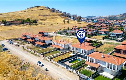Foça Bağarası Villalar Bölgesinde Satılık 3+1 Dubleks Villa