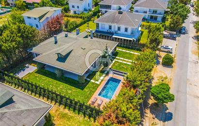 Silivri'de 5+1 , Denize 250m, Geniş bahçeli, 400m2 Lüks Villa
