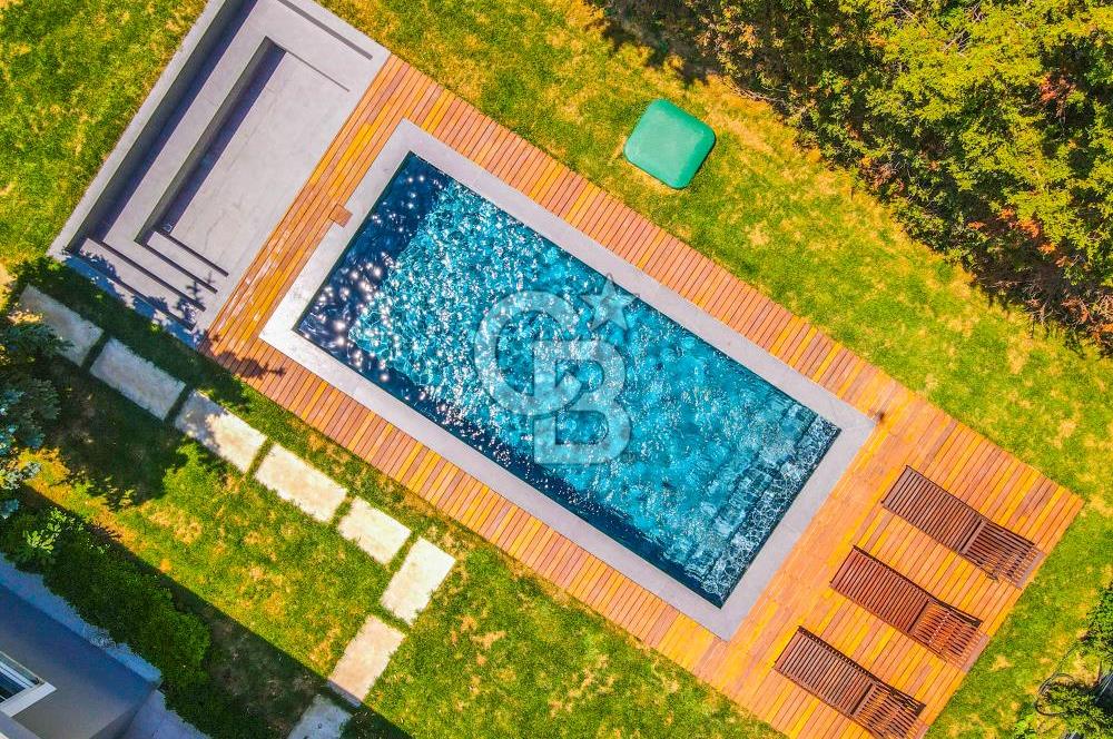 Silivri'de 5+1 , Denize 250m, Geniş bahçeli, 400m2 Lüks Villa