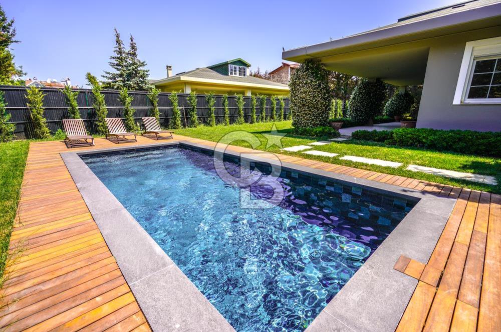 Silivri'de 5+1 , Denize 250m, Geniş bahçeli, 400m2 Lüks Villa