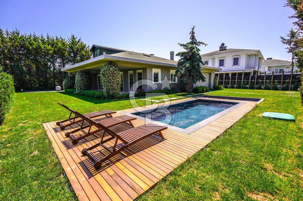 Silivri'de 5+1 , Denize 250m, Geniş bahçeli, 400m2 Lüks Villa