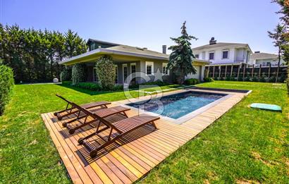 Silivri'de 5+1 , Denize 250m, Geniş bahçeli, 400m2 Lüks Villa