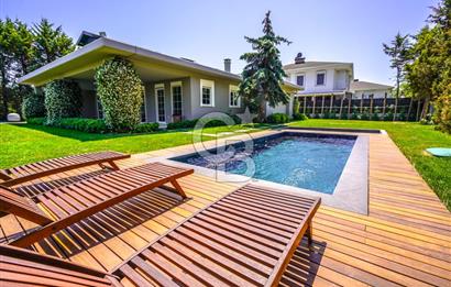 Silivri'de 5+1 , Denize 250m, Geniş bahçeli, 400m2 Lüks Villa