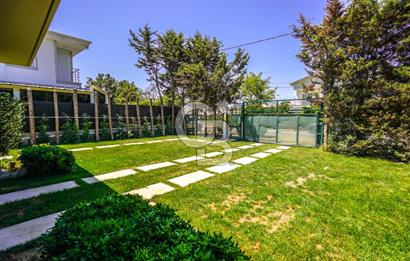 Silivri'de 5+1 , Denize 250m, Geniş bahçeli, 400m2 Lüks Villa