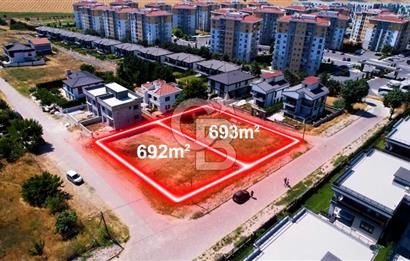 Silivri Mimarsinan Villalar Bölgesinde 694m2 İmarlı Arsa