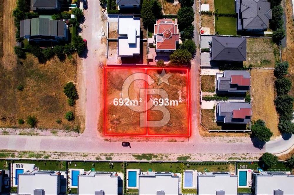 Silivri Mimarsinan Villalar Bölgesinde 694m2 İmarlı Arsa